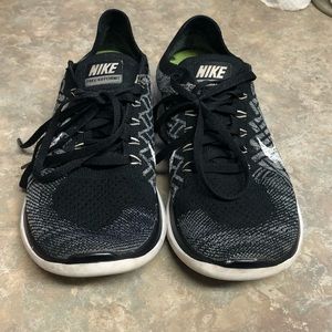 Black and white Nike free runs